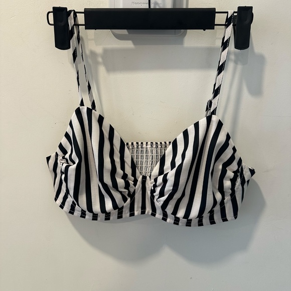 COMMENSE OFFICIAL LONG SLEEVE STRIPE TOP AND BRALETTE - Picture 5 of 7